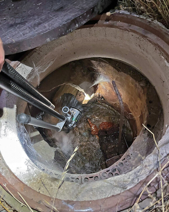 Toma de muestras de agua del manantial torteño de _La Cotofía_
