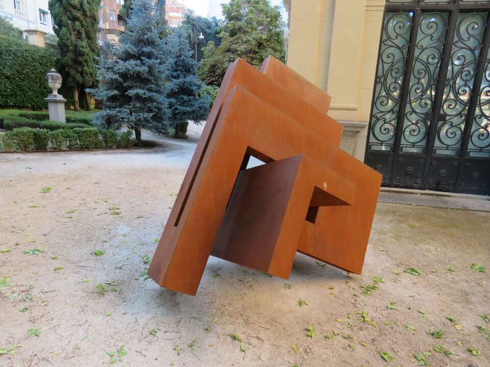 ARTURO BERNED. Cabeza II, 2010. Plancha de acero corten de 5mm acabado oxidado