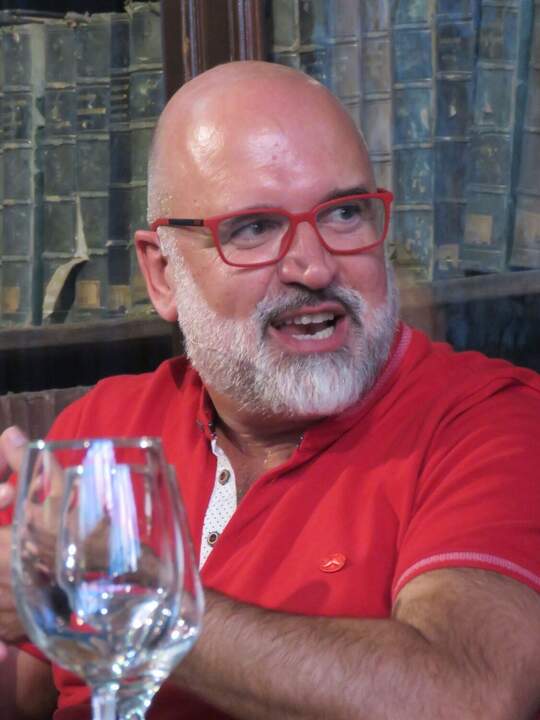 El autor del libro presentado, Juan Manuel Lucía Megias