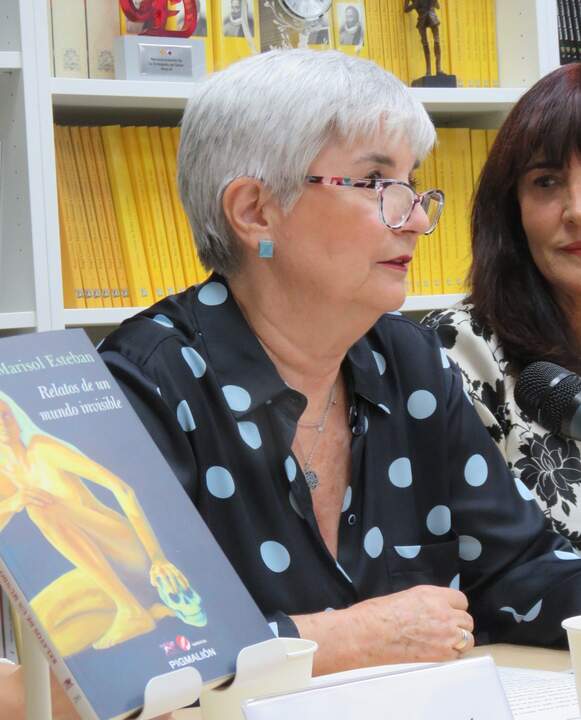 Adelaida Porras-Medrano, profesora universitaria, poeta y prologuista de la obra