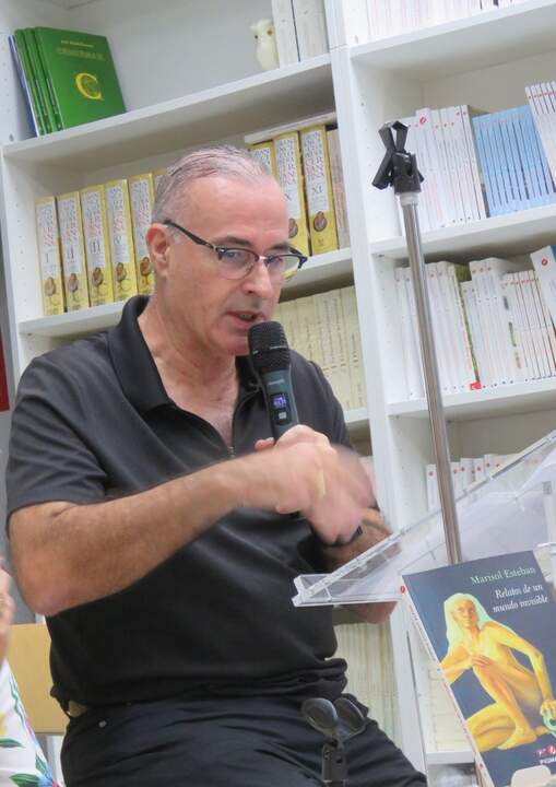 Alberto Comesaña, que leyó un fragmento de la obra presentada