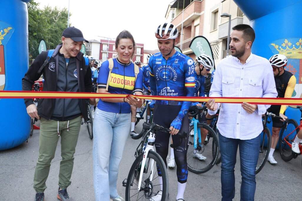 Cortando la cinta de salida a 'La Bermejo' después de seis años