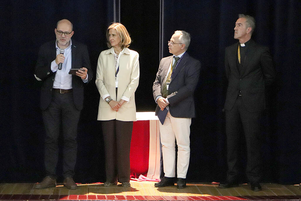 Seikas, Fernández, Varas y Torres, integrantes del comité organizador de la cita congresual, exponiendo las conclusiones tras dos intensos días de ponencias