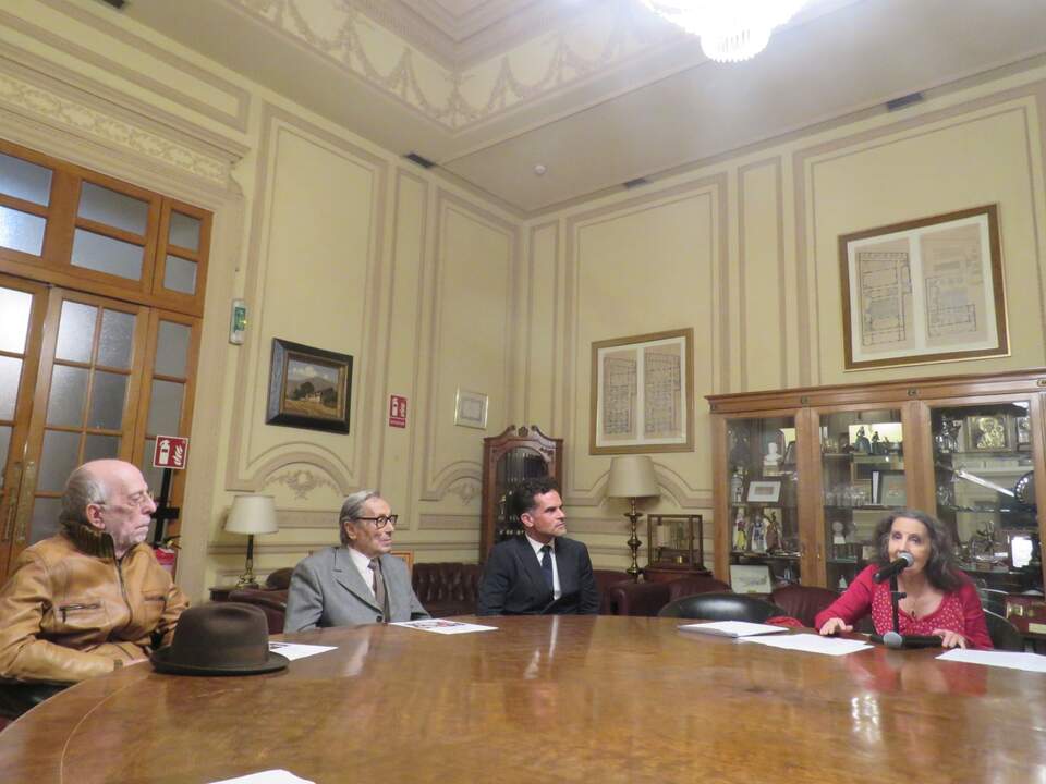 De derecha a izquierda, junto a Eugenia Montero, el bailarín, coreógrafo y director, Antonio Najarro; el bailarín Alberto Portillo y el escultor, pintor e innovador de artes plásticas, Armando Pedrosa