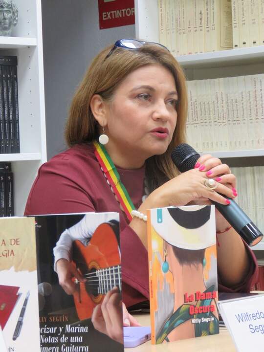 La escritora colombiana Julieta Deossa