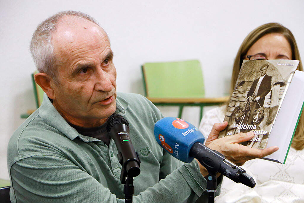 El autor, haciendo hincapié en contenidos que entraña _La última gente del Valle de Alcudia_