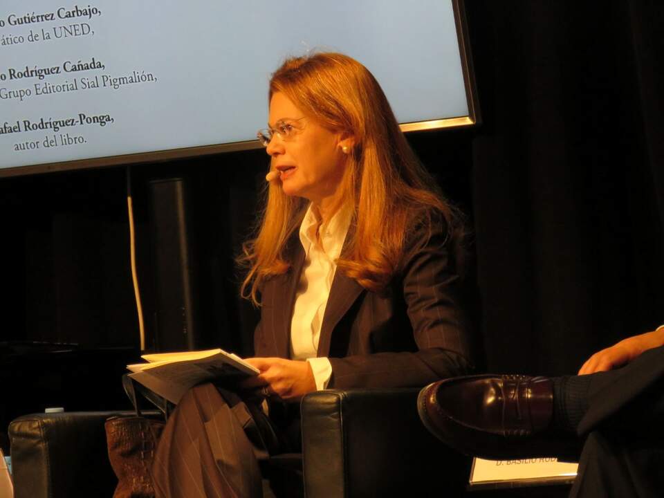 Ana Isabel Ballesteros, catedrática de la Universidad San Pablo CEU y poeta