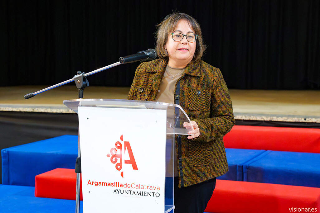 La delegada provincial de Igualdad, Manoli Nieto-Márquez, también felicitó a las Amas de Casa rabaneras - Créditos VISIONAR