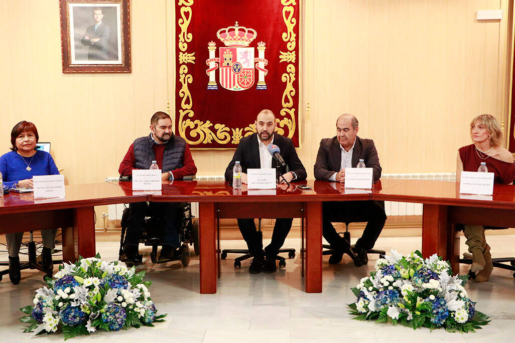 Autoridades y técnicas, al inicio del programa