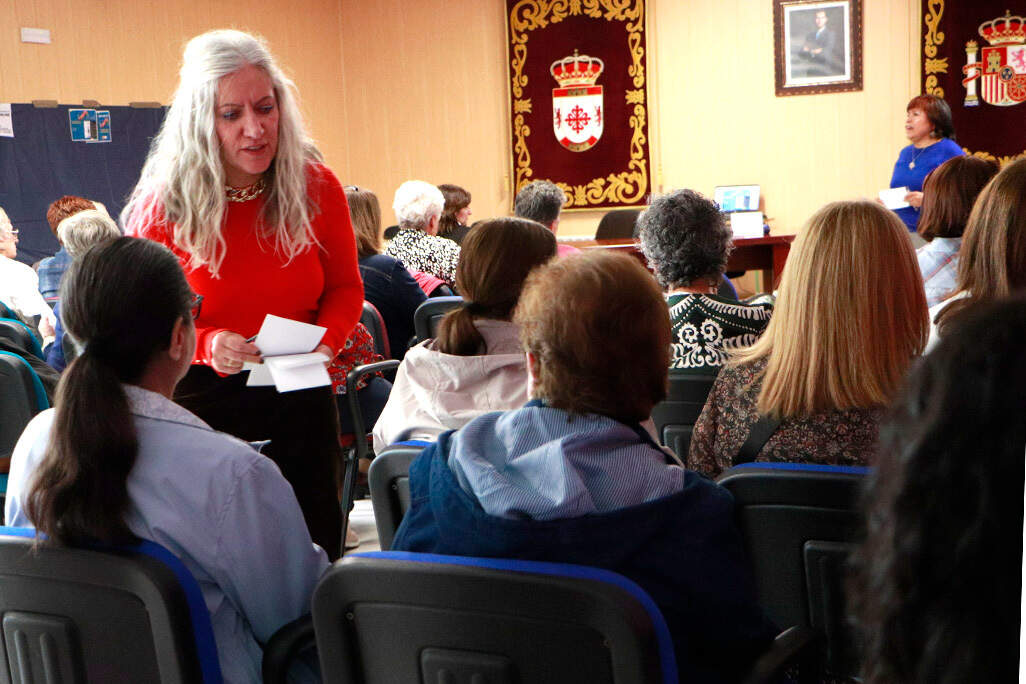 Ofreciendo la participación en una de las dinámicas