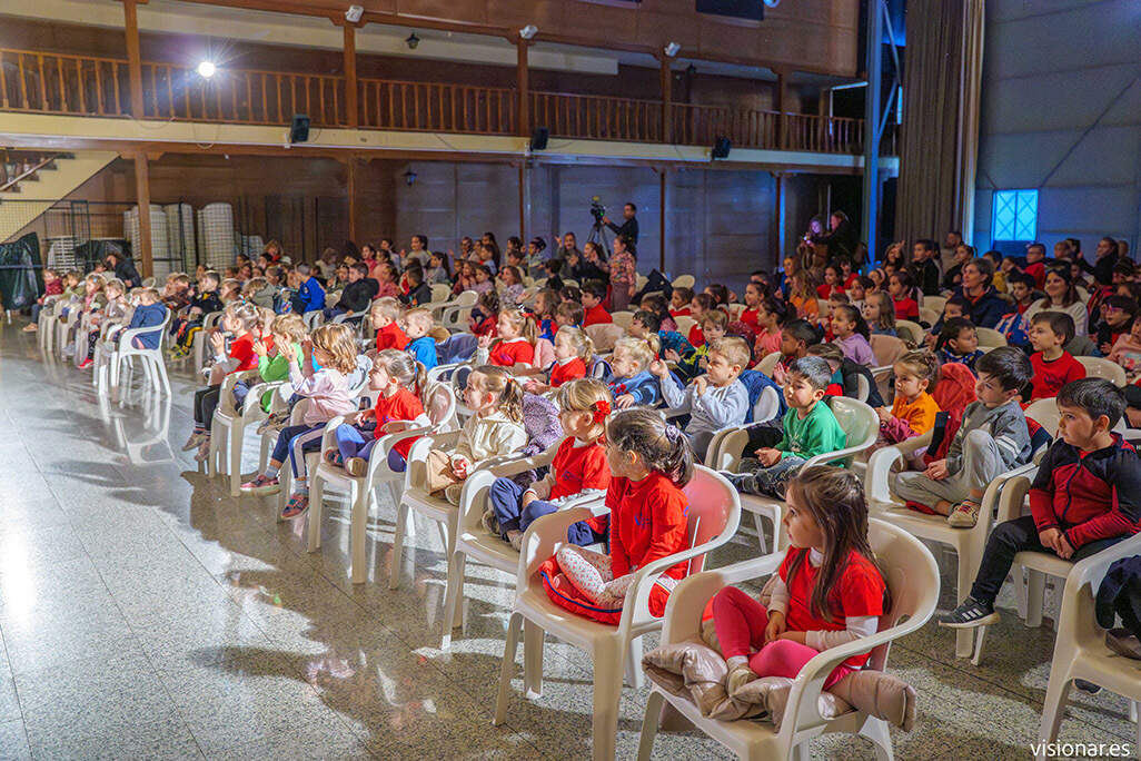 Panorámica con alumnado de los CEIP _Virgen del Socorro_ y _Rodríguez Marín_ - Créditos VISIONAR