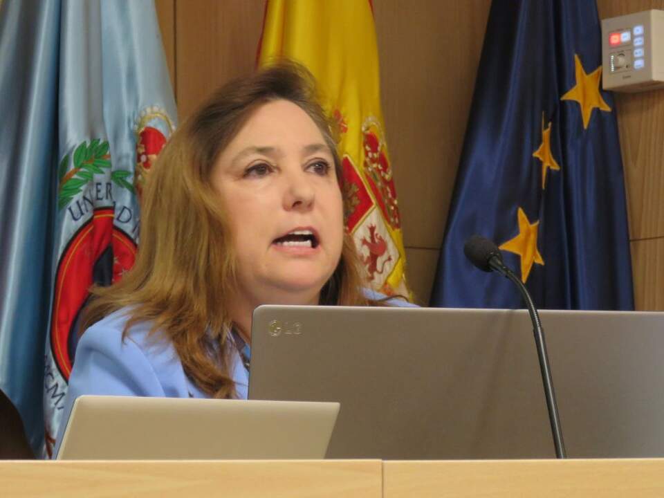 La ponencia tuvo lugar en el salón de actos de la Universidad Rey Juan Carlos de Madrid, en la Plaza de Manuel Becerra, 14