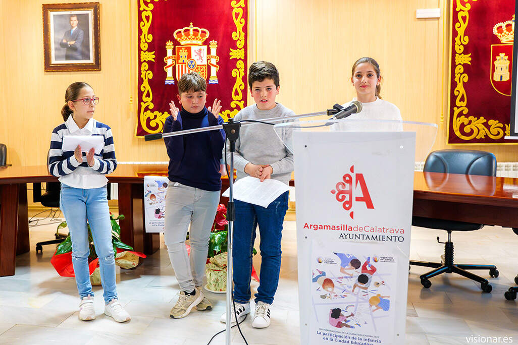 Escolares que leyeron conclusiones sobre el modelo rabanero de participación infantil - Créditos VISIONAR