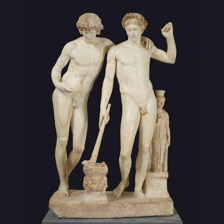 Orestes y Pílades o Grupo de San Ildefonso. Escuela de Pasiteles . Mármol blanco de Carrara, 161 × 106 × 56 cm. h. 10 a. C. Planta 0. Sala 71