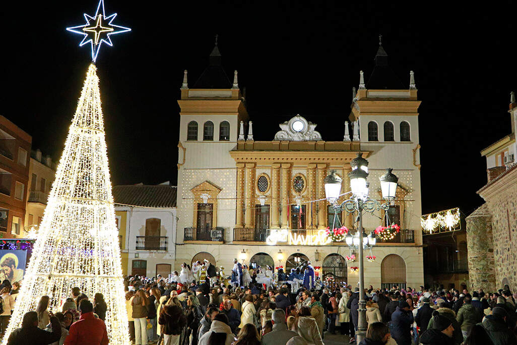 Plaza Mayor, con los Reyes Magos recibiendo a niños y niñas