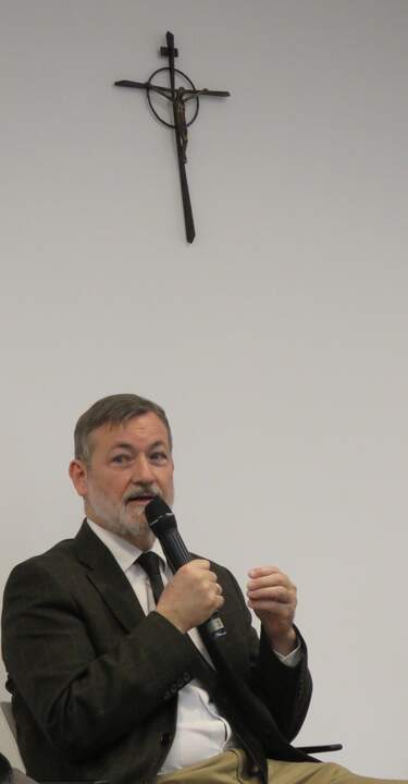 El autor del libro, durante su intervención