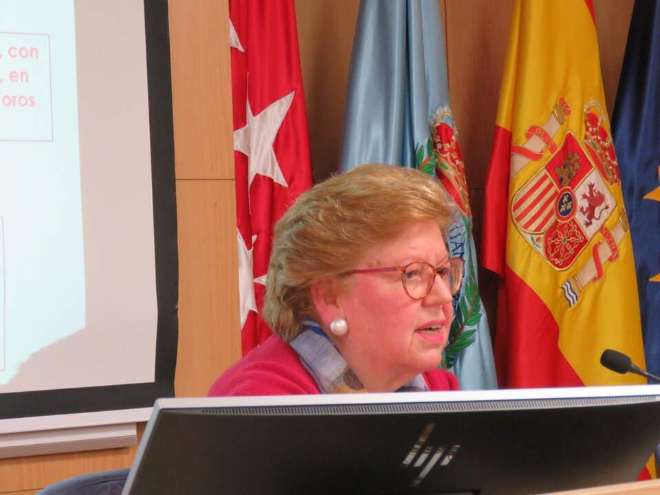 La conferenciante, María Hernández-Sampelayo, Doctora en Historia Contemporánea