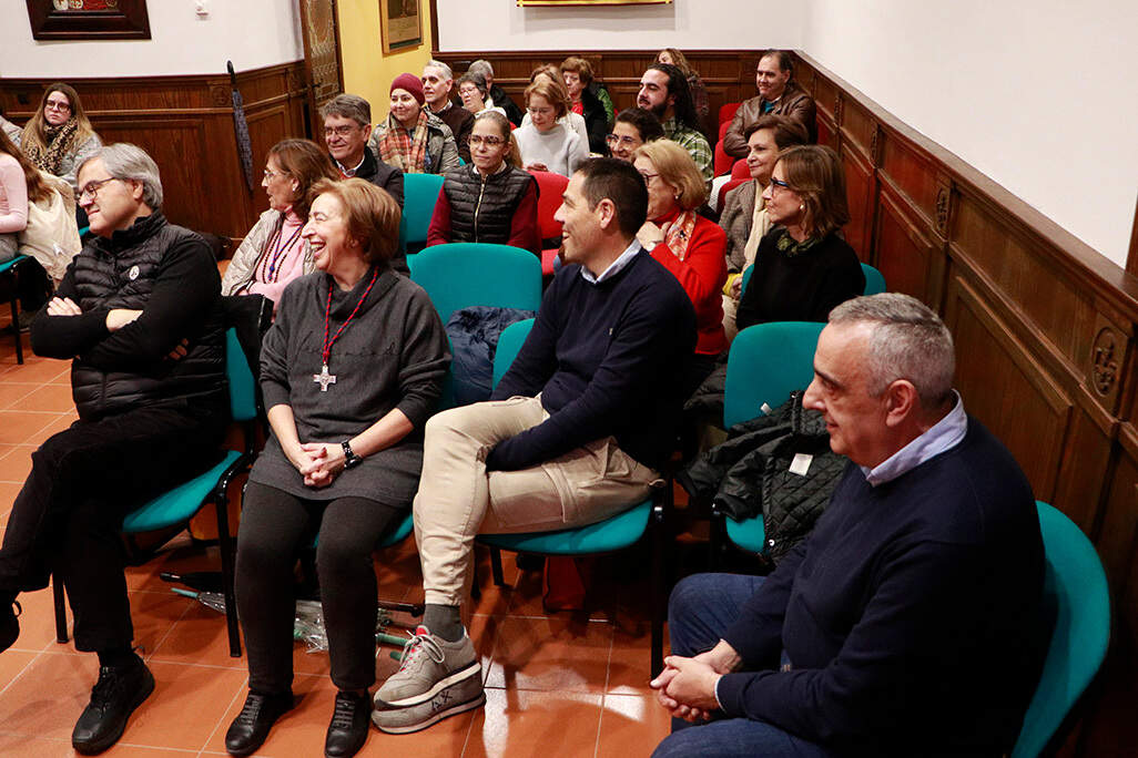 Además de niños que asisten a confirmación y familiares, asistieron catequistas, integrantes de hermandades y otros interesados