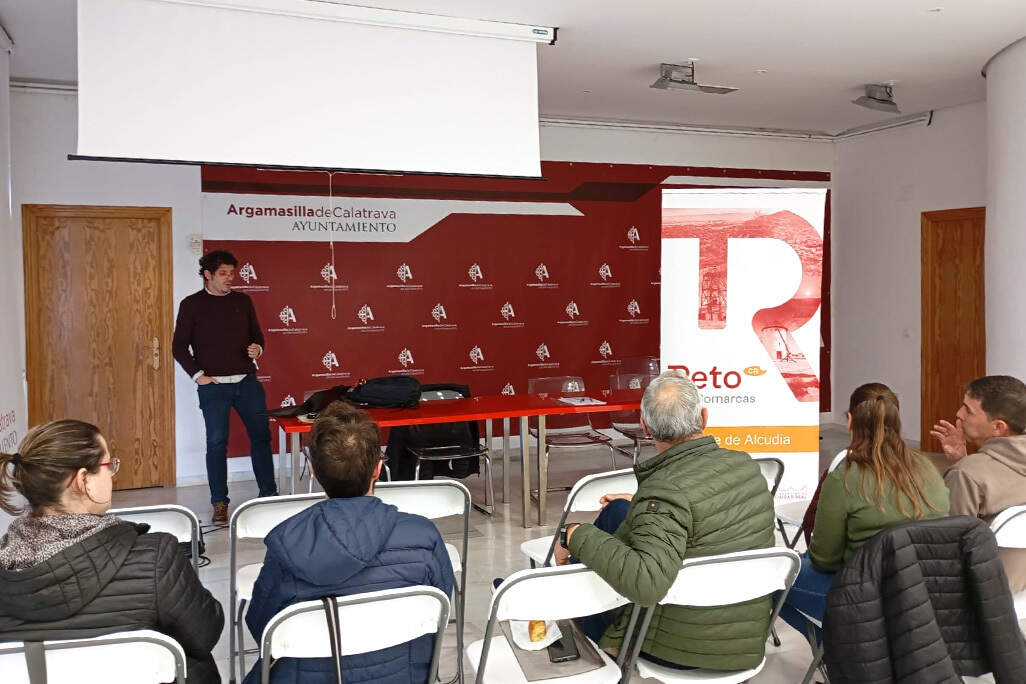 Planteando diferentes cuestiones al experto, Fernando Muñoz