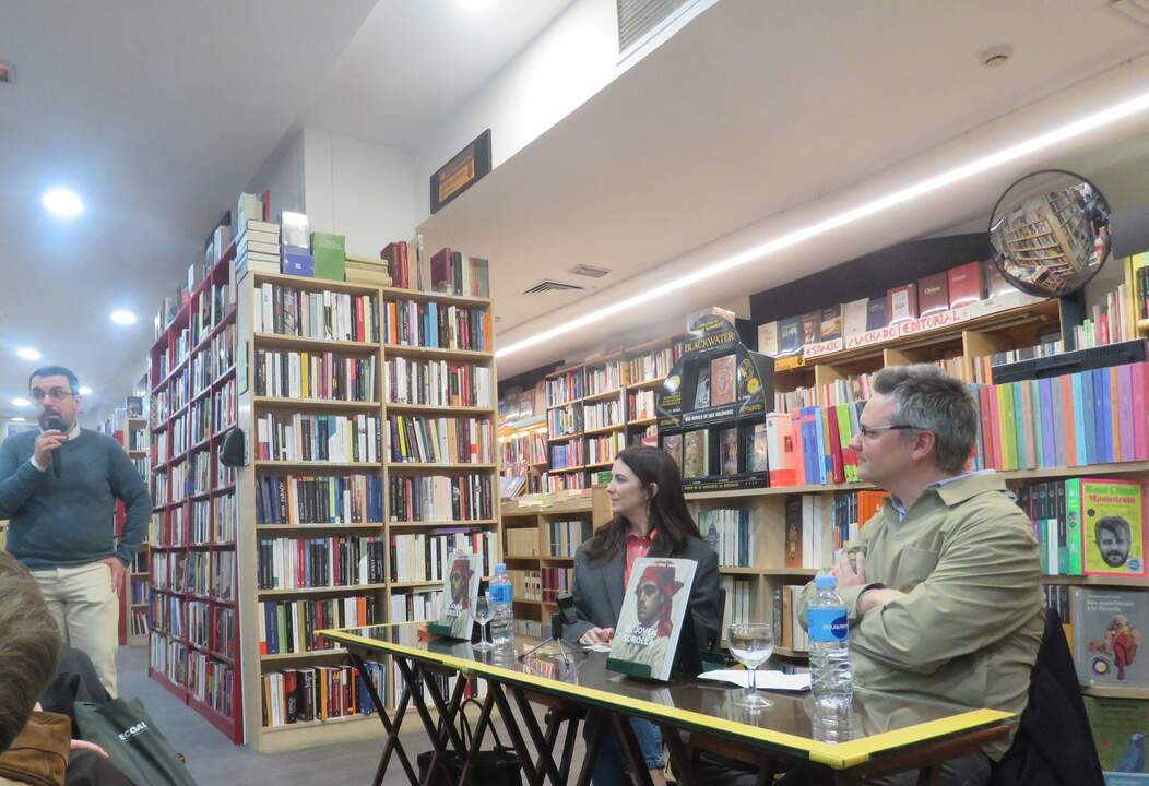 El acto concluyó tras el coloquio final con algunos asistentes