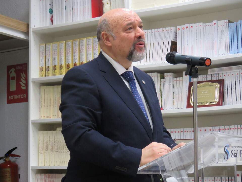 Basilio Rodrigruez Cañada, Presidente del Grupo Editorial Sial Pigmalión
