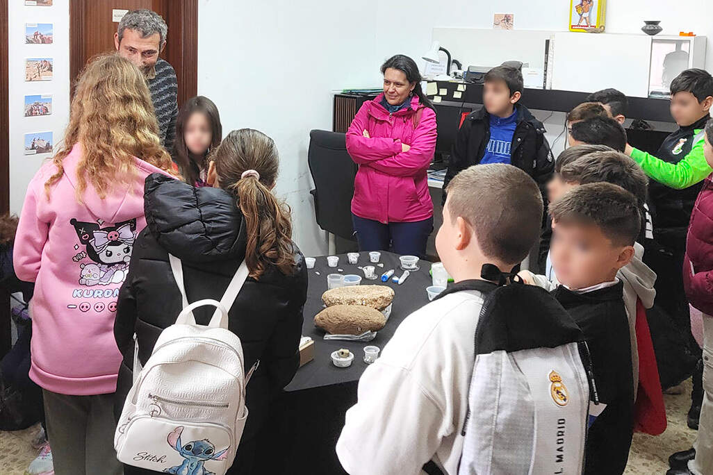En el laboratorio donde el equipo de arquéologos trabaja con las piezas recuperadas en el yacimiento
