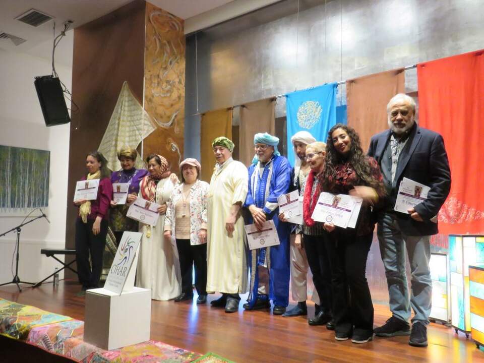 Los intervinientes en el acto, con sus diplomas de agradecimiento por su participación, junto al Presidente del Círculo Intercultural Hispano Árabe (CIHAR), Abdo Tounsi