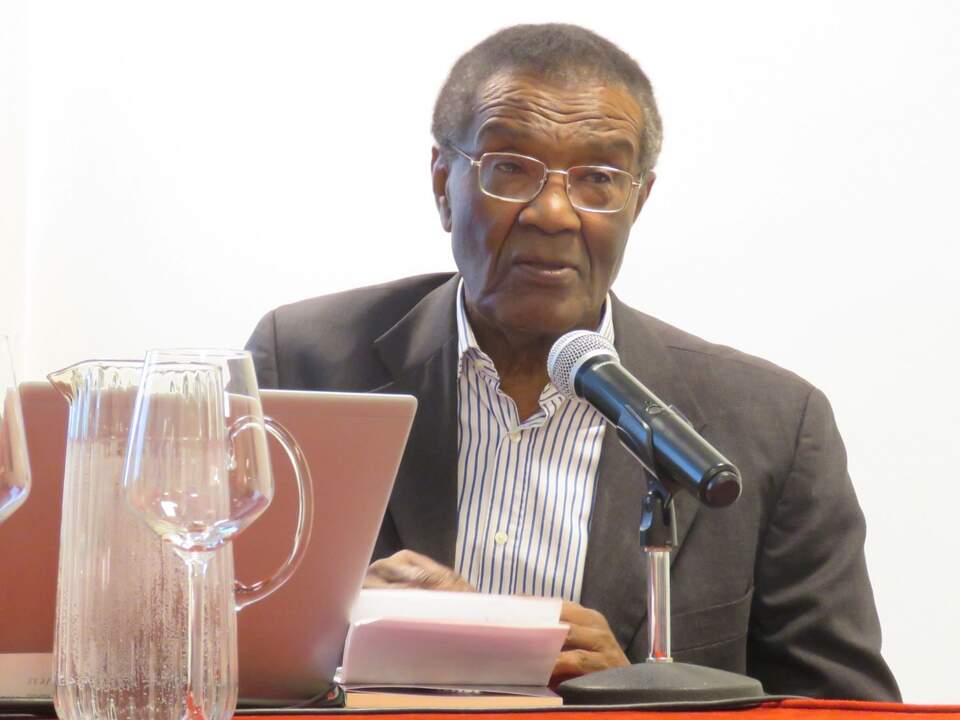 Inongo Vi-Makomè, escritor y dramaturgo
