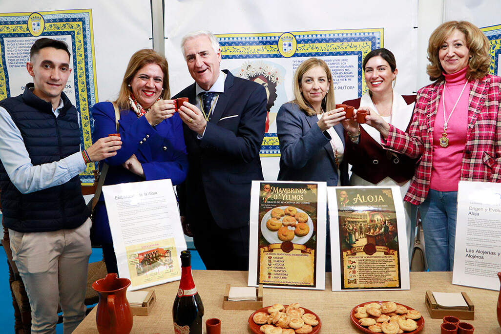 Compartiendo un brindis con aloja y con los dulces quijotescos denominados yelmos