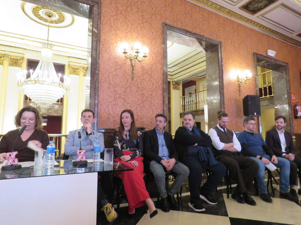 Isamay Benavente; Álvaro Albiach; Lara Diloy; Antonio Gandía; Luis Cansino; David Lagares; Manuel de Diego y Javier Povedano