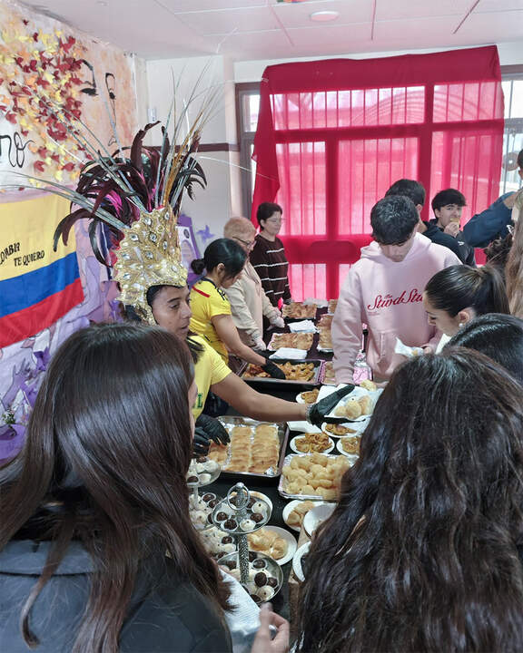 Momento del reparto en el vestíbulo del centro de Secundaria
