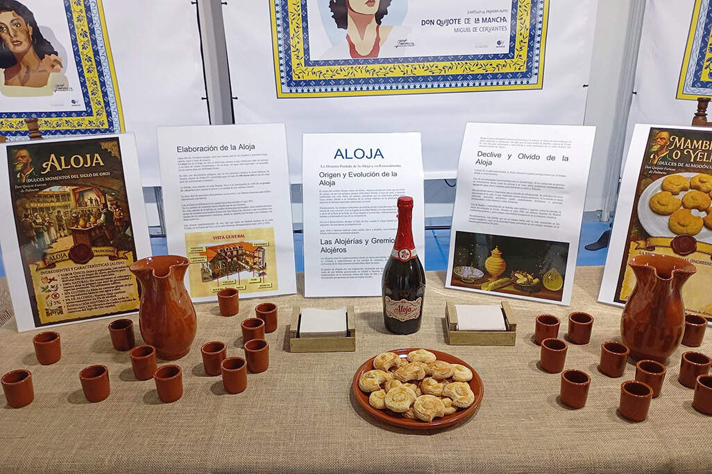 Mesa del stand ferial donde se pudieron apreciar la cualidades de la aloja y los yelmos dulces de almendra