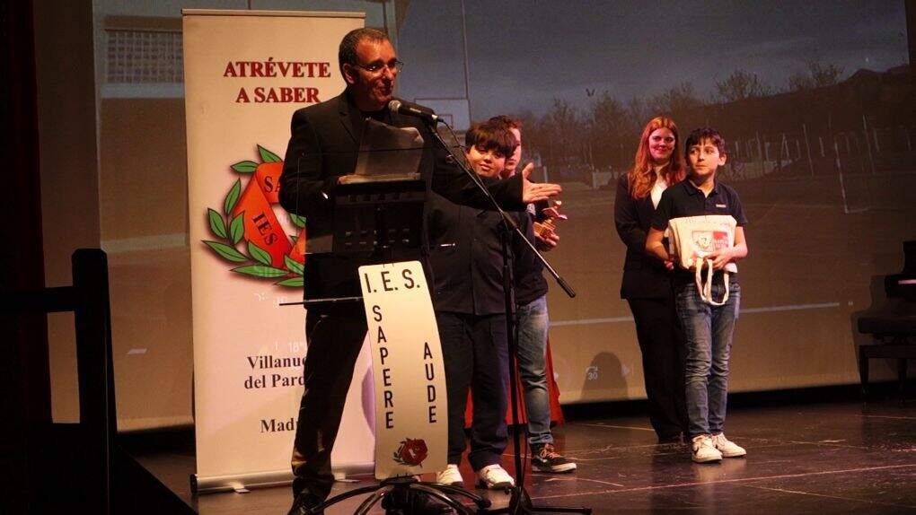 Diego Vadillo presentando a Antonio García Escribano