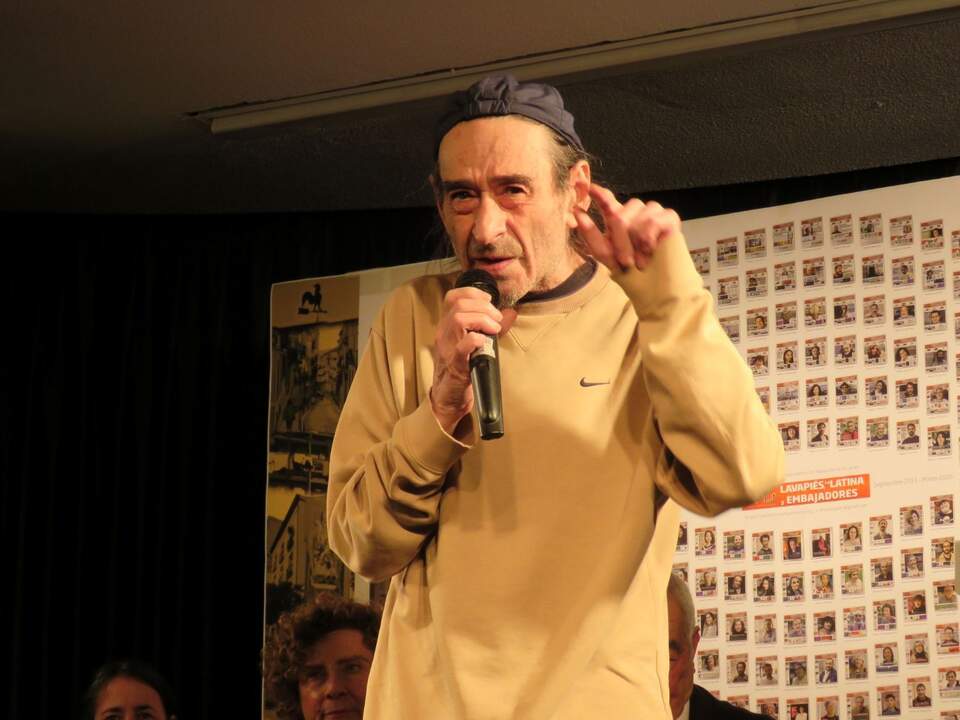 Pepe “Alarma”, "el del carrito", músico del barrio, que leyó la música de uno de sus chotis: "Por si no lo crees o no lo ves, el mundo entero cabe en Lavapiés"