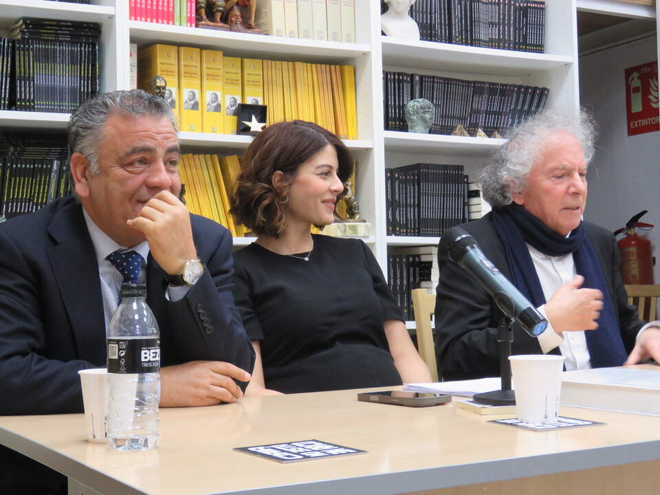 Ridha Mami; Malek Souaiy y Francisco Gutiérrez Carbajo