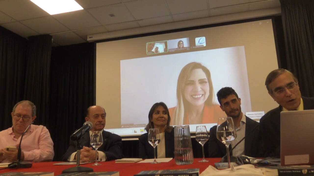 Durante la participación, también por video frame, de la médica venezolana, Sajidxa Mariño, al fondo, otorrinolaringóloga y CEO de “Respira libre