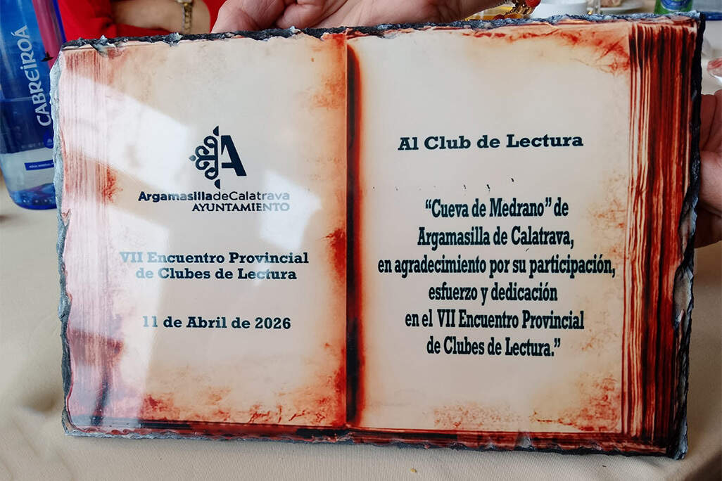 Obsequio del Ayuntamiento al Club _Medrano_ de Argamasilla de Calatrava, por su labor organizativa