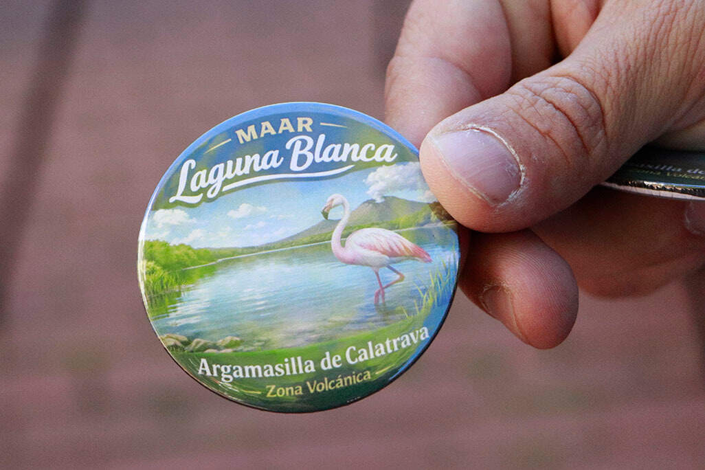 Chapa conmemorativa de la ruta de hoy a la Laguna Blanca