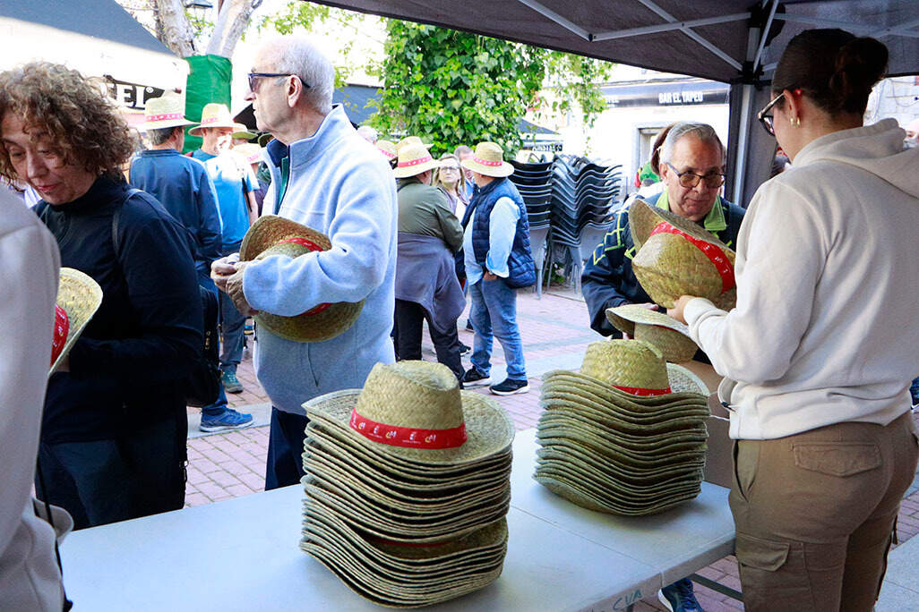 También se han entregado sombreros para proteger del sol