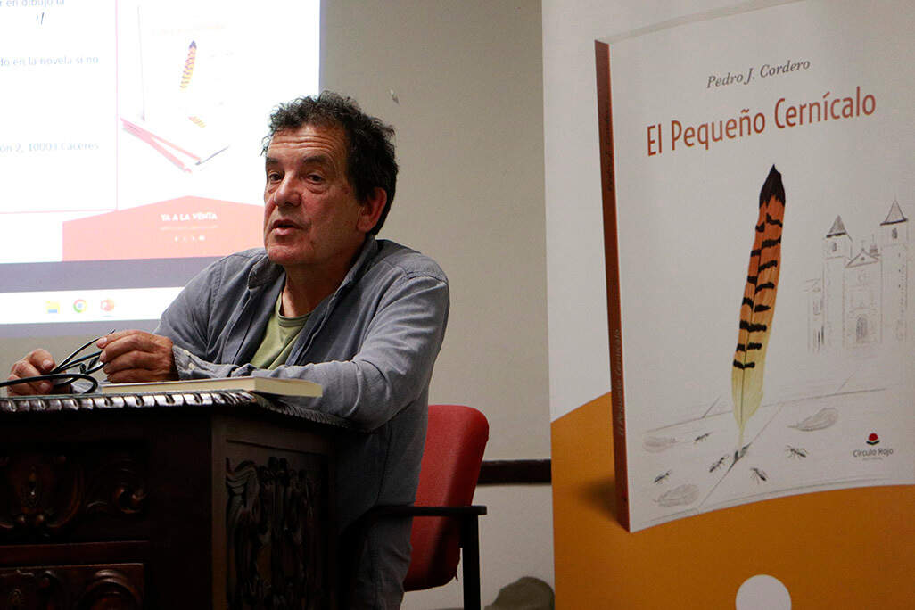 Pedro J. Cordero, durante la presentación de su novela