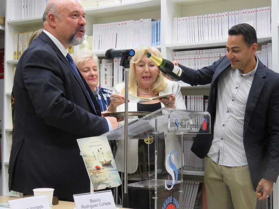 Original manera de celebrar el nacimiento del libro presentado (Primera parte)