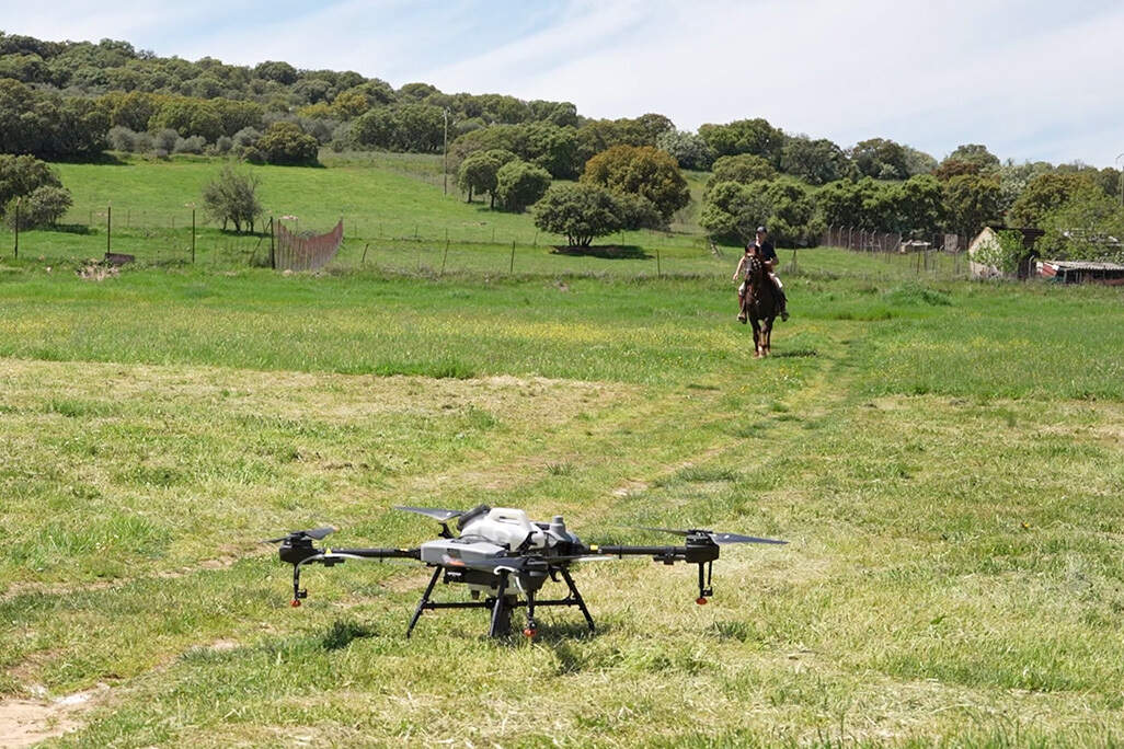 Un dron, a punto de despegar en las inmediaciones de los espacios feriales