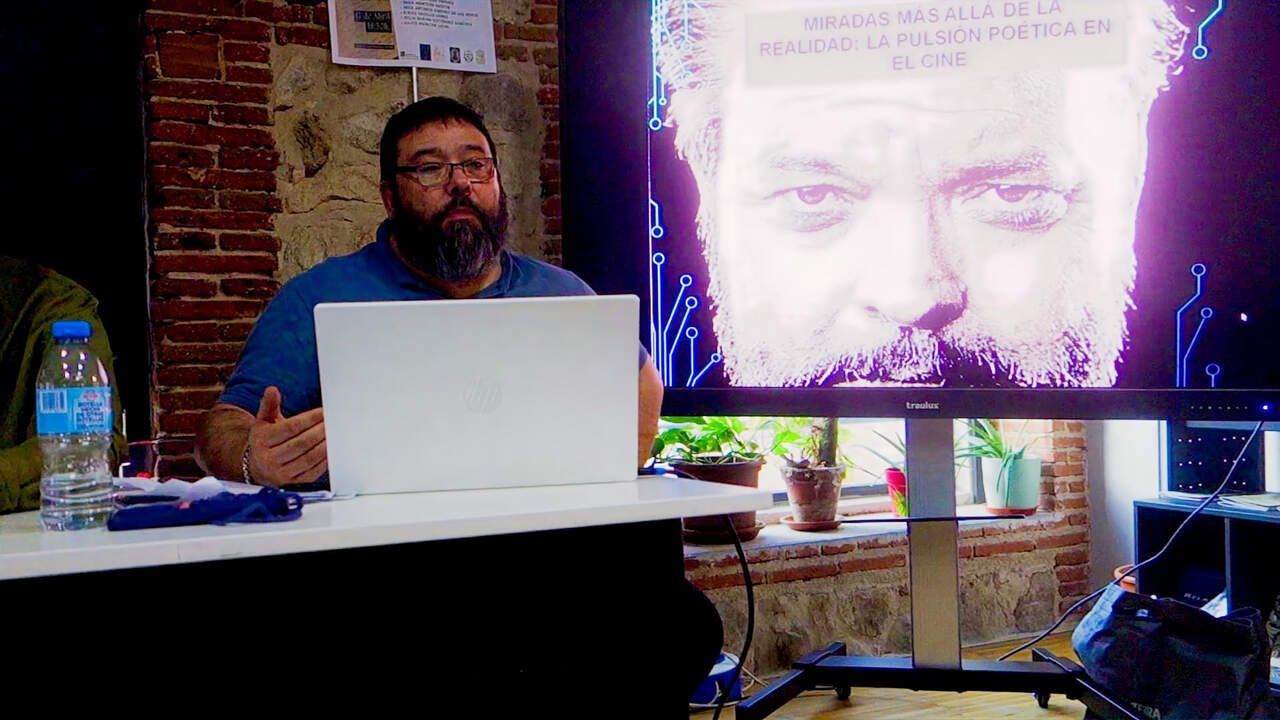 El profesor de la Complutense José Antonio Jiménez de las Heras, quien disertó sobre  “Miradas más allá de la realidad”