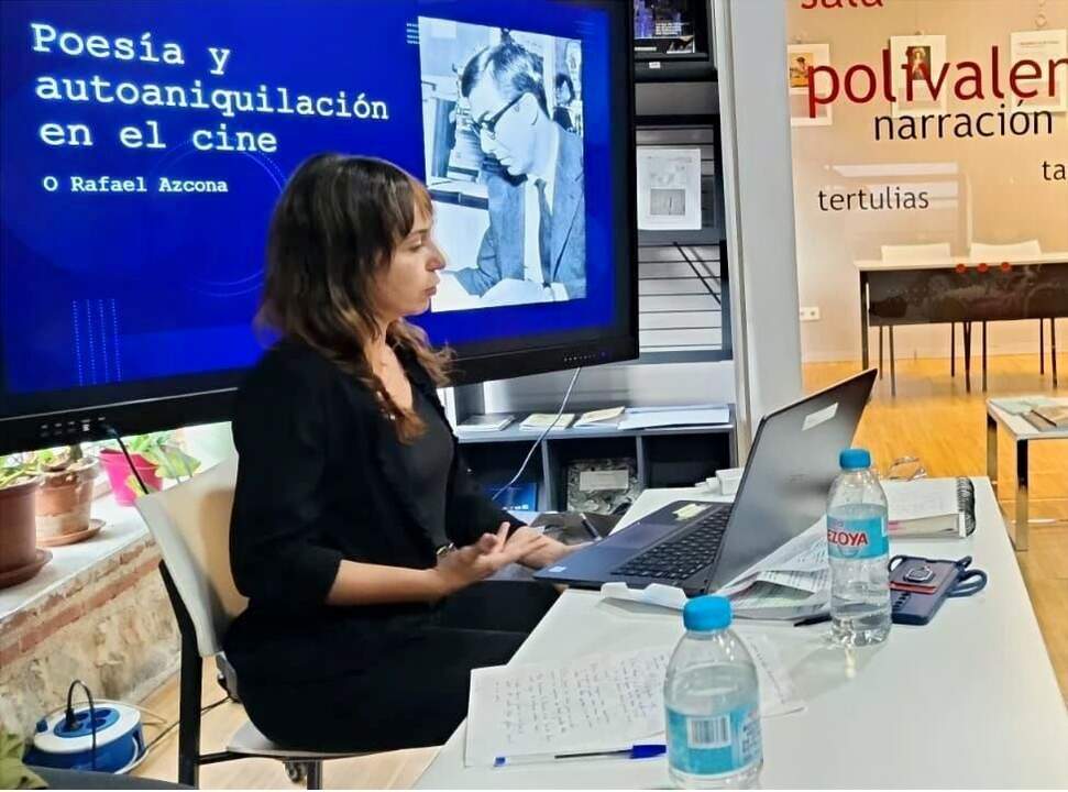 La profesora de la Universidad de Alcalá de Henares Julia Sabina Gutiérrez Sánchez, expuso la ponencia “Poesía y auto aniquilación en el cine”