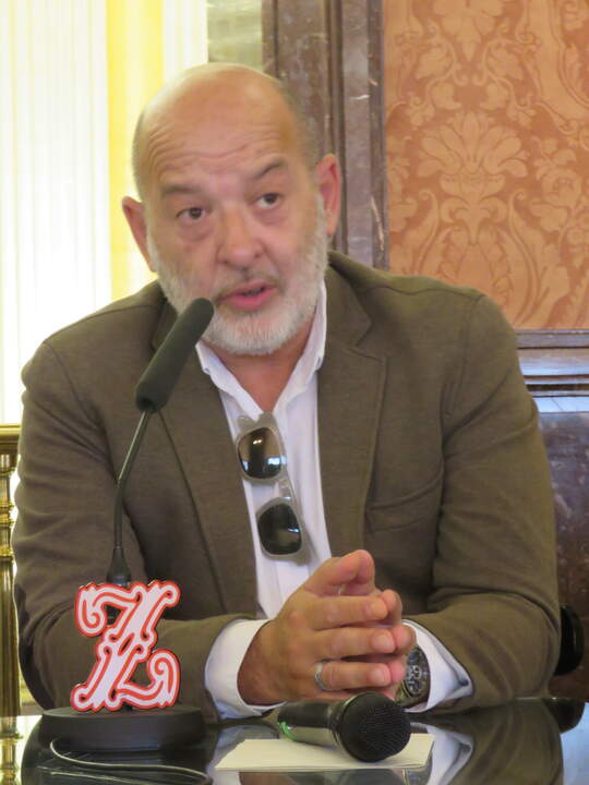 El director musical, Carlos Aragón