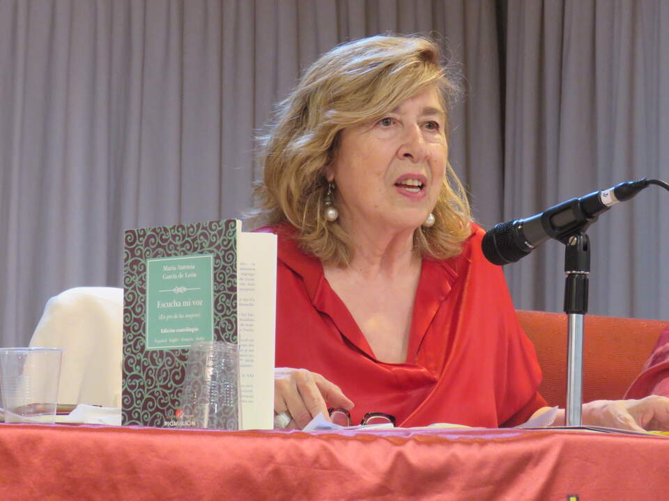 La escritora y poeta María Antonia García de León, durante su intervención