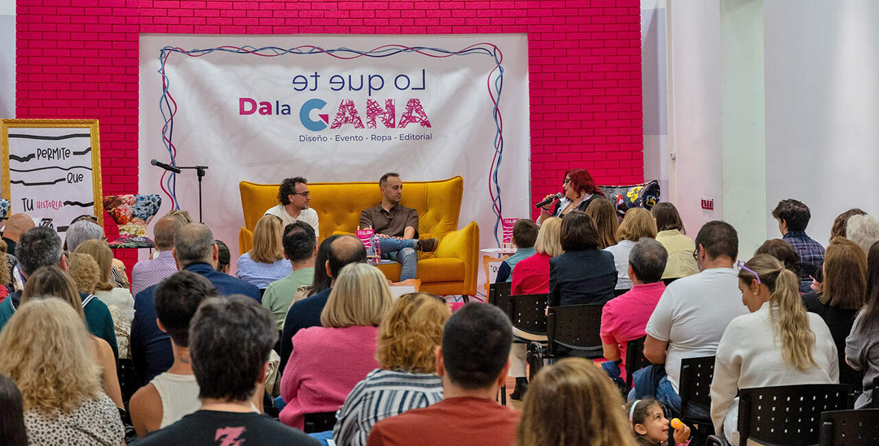 Un momento durante la presentación de 'Equilibrio' de Héctor Peco