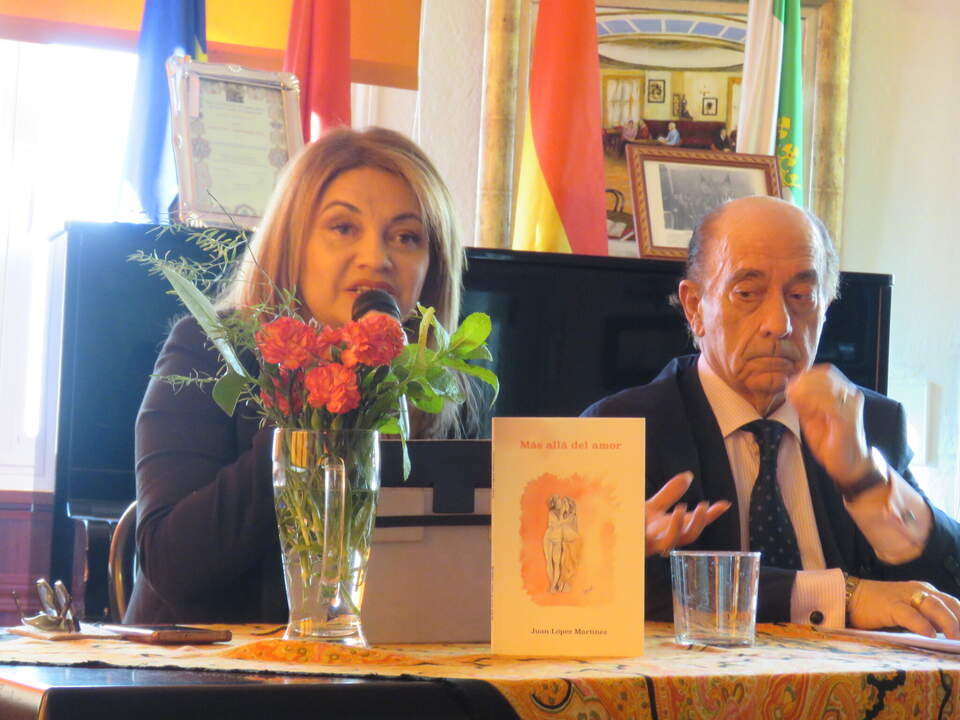 Julieta Deossa, especialista en la obra de Juan López y el autor