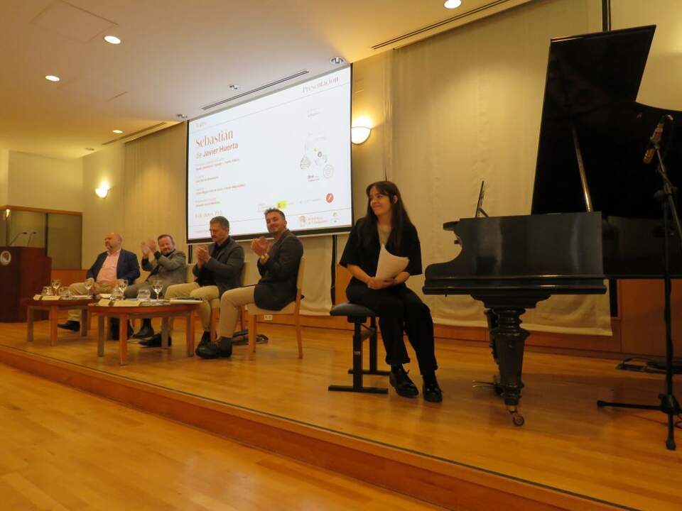 De derecha a izquierda, Amanda Sierra Martínez, Izan García Baumbach; Pedro Víllora; Javier Huerta y Basilio Rodríguez Cañada