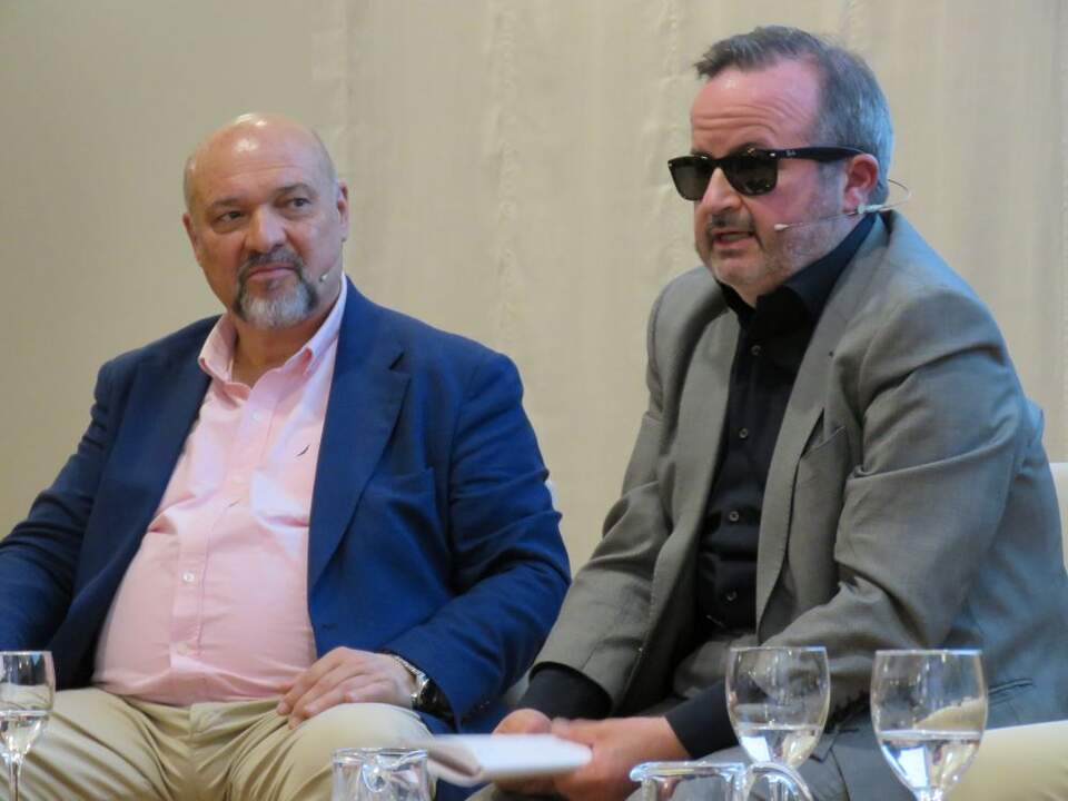 Basilio Rodríguez Cañada y el autor Javier Huerta, dramaturgo y catedrático de Literatura de la Universidad Complutense de Madrid